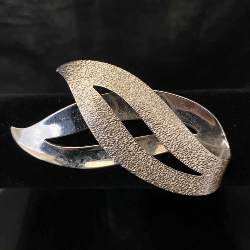 Vintage Sarah Coventry silver tone leaf brooch